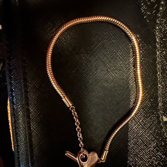 Brand New!! Gold Plated Heart T-bar pandora bracelet! - Picture 2 of 3